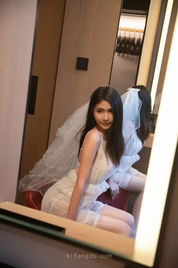 Vol. 09272 刘婷婷《私购流出》(80P + 3V)
