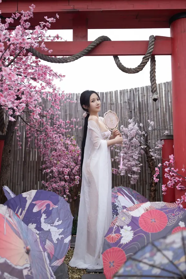 Vol. 8927 鱼子酱Fish《花想容》(120P)