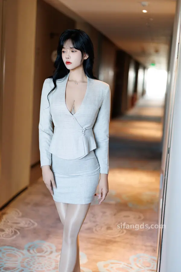 Vol. 9398 娜比《私购流出》(153P + 2V)