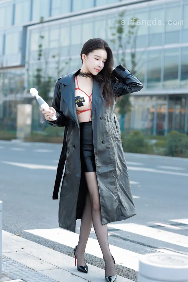 Vol. 9855 唐翩翩《私购流出》(100P + 2V)