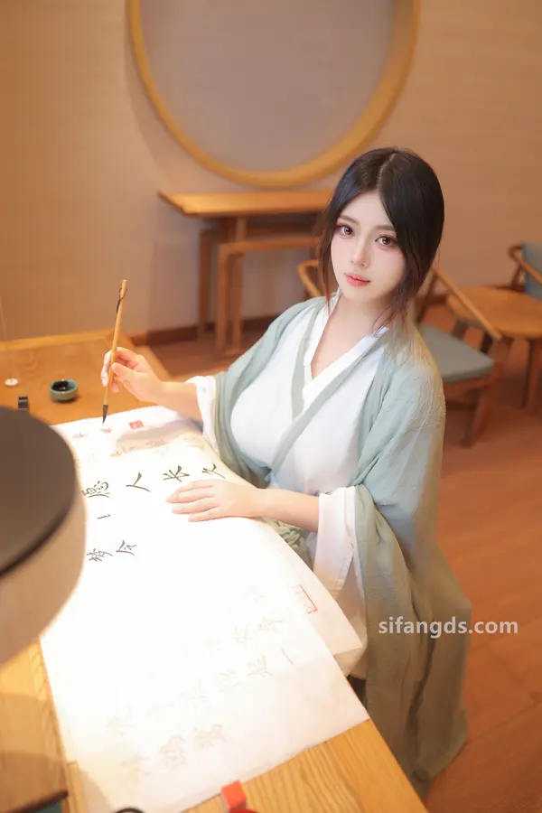 Vol. 8937 蛋蛋宝《私购流出》(83P + 4V)