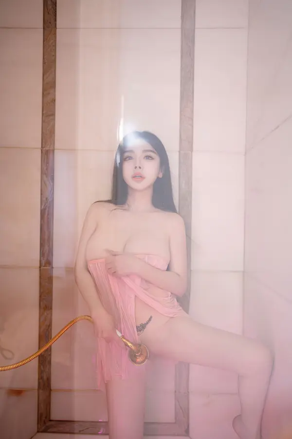 Vol. 0306 潘思沁《私购流出》(88P)