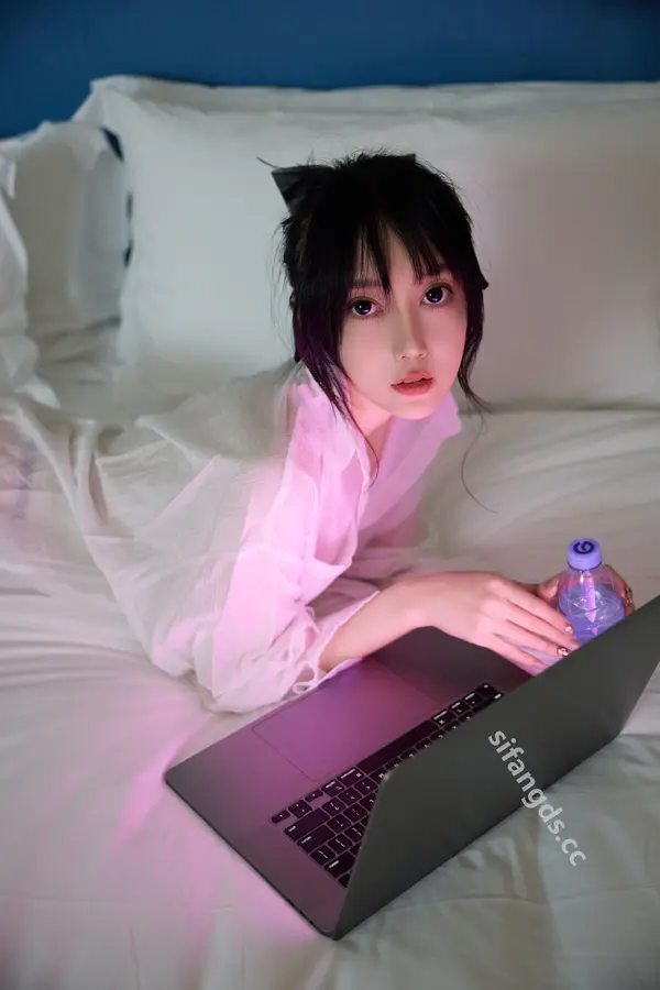 Vol. 9274 玥儿玥er《私购流出》(89P + 5V)