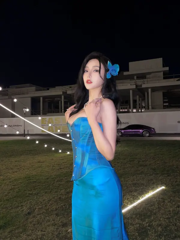 王馨瑶《私购流出》(81P + 1V)