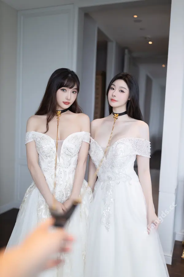 Vol. 9240 小逗逗&陆萱萱《私购流出》(100P + 1V)
