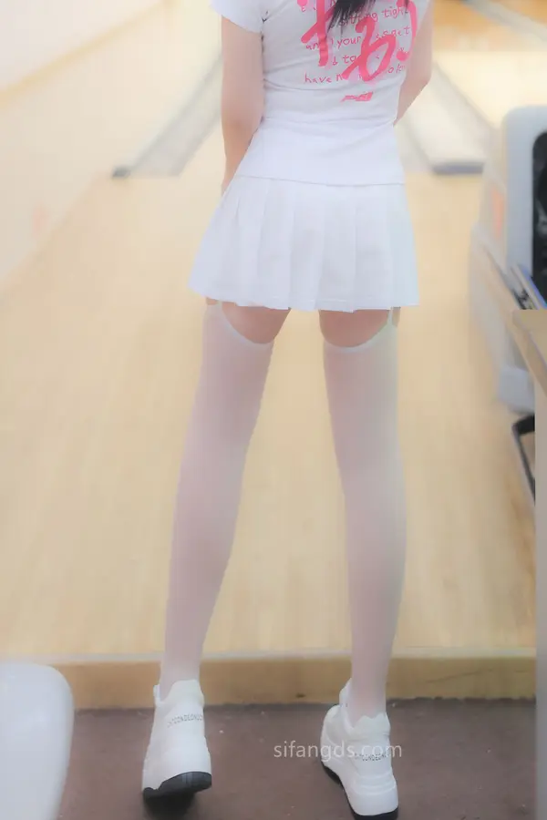 Vol. 8118 小薯条nienie《私购留出》(80P + 2V)