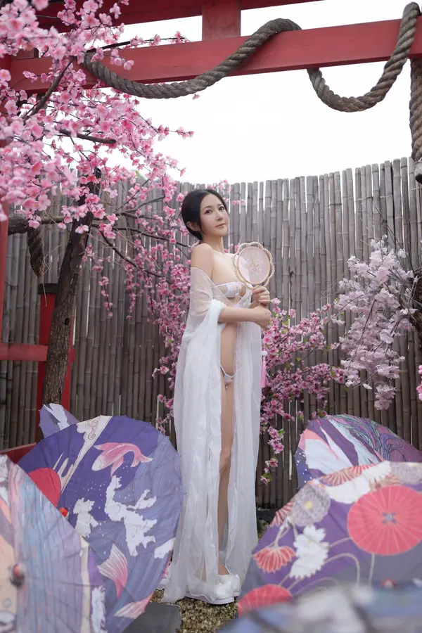 Vol. 8927 鱼子酱Fish《花想容》(120P)