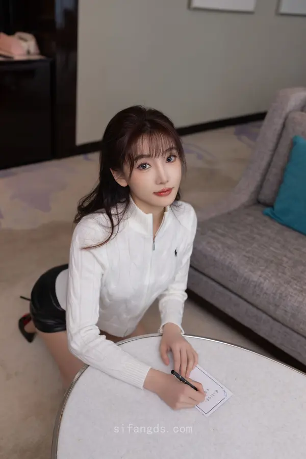 Vol. 9852 陆萱萱《私购流出》(91P + 3V)